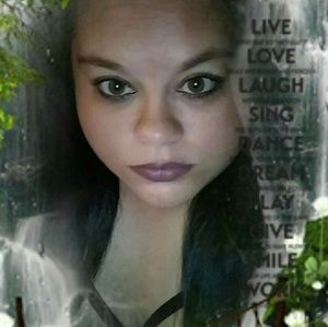 Meet your Posher, Crystal